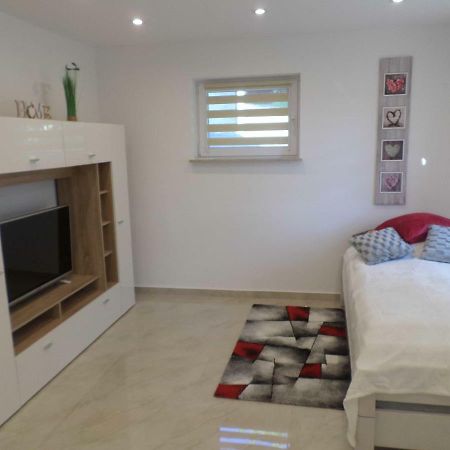 1 Zi. Apartment Naehe Flughafen/Messe Stuttgart 24H Waldenbuch Esterno foto
