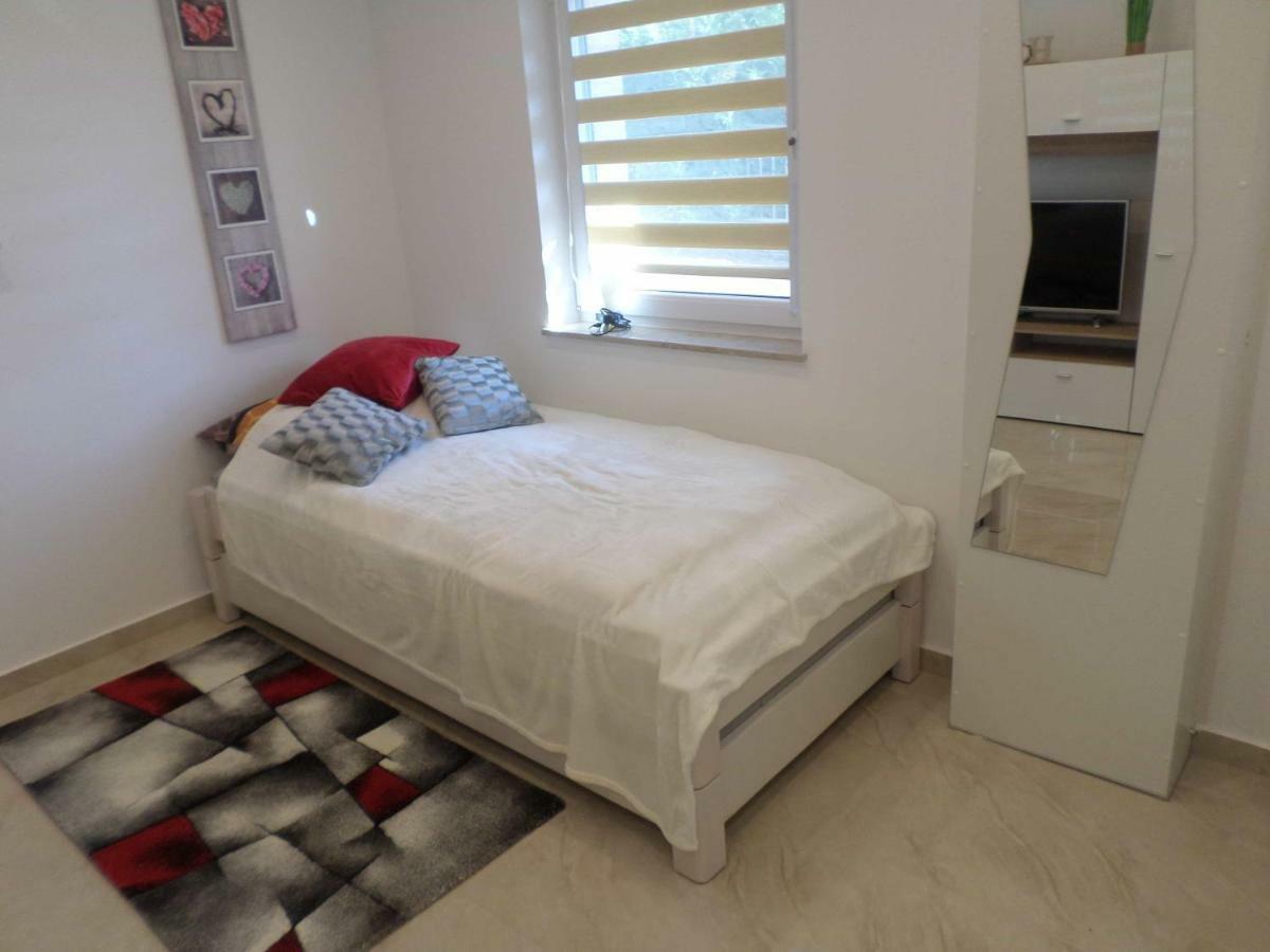 1 Zi. Apartment Naehe Flughafen/Messe Stuttgart 24H Waldenbuch Esterno foto
